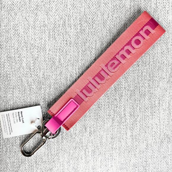 NEW Lululemon Never lost Keychain Wordmark Pink Silver - Picture 1 of 8